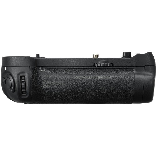 Nikon MB-D18 Multi-Griff für Nikon D850 - Frontansicht